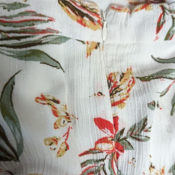 Women's Hummingbird Tropical Floral Crepe Shorts, Size Medium - Picture 6 of 6